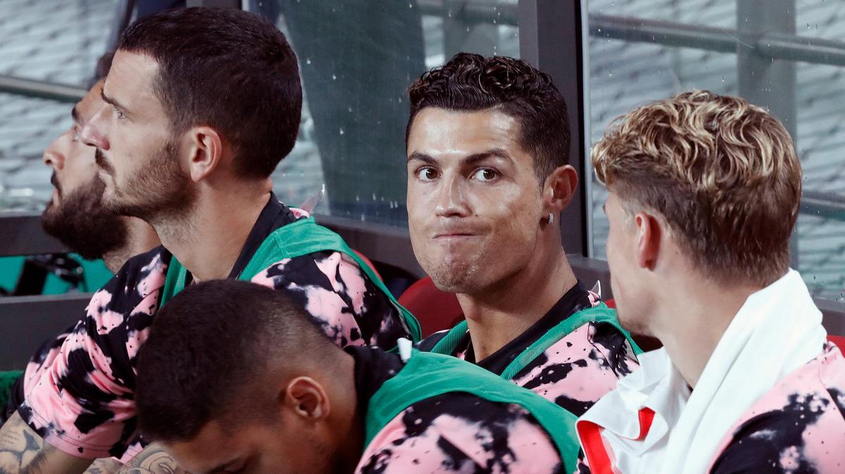 Cristiano Ronaldo ngồi dự bị - Bạn gái đến xem trường đua F1