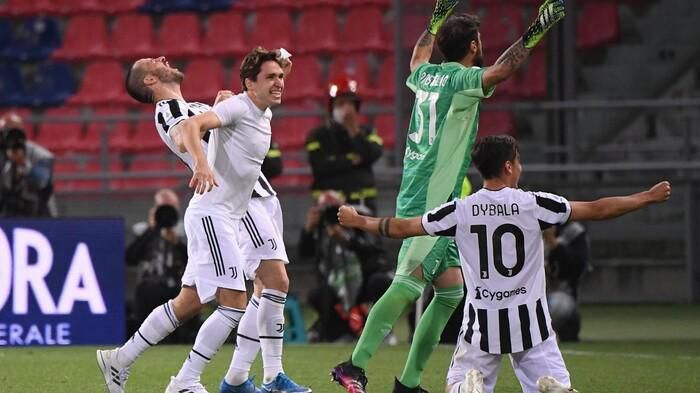 Napoli kết thúc mùa giải ở vị trí thứ 5 khi để Verona cầm hòa 1-1