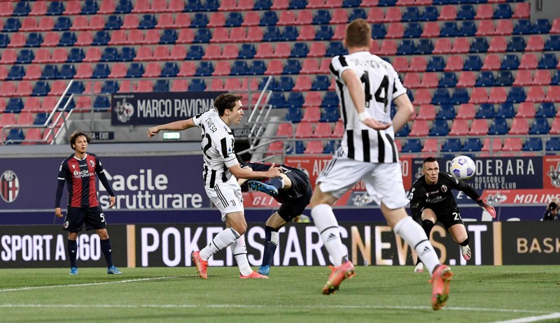 Juventus đánh bại Bologna trong khi đối thủ cạnh tranh Napoli bị cầm hòa ở vòng cuối tối 23/5